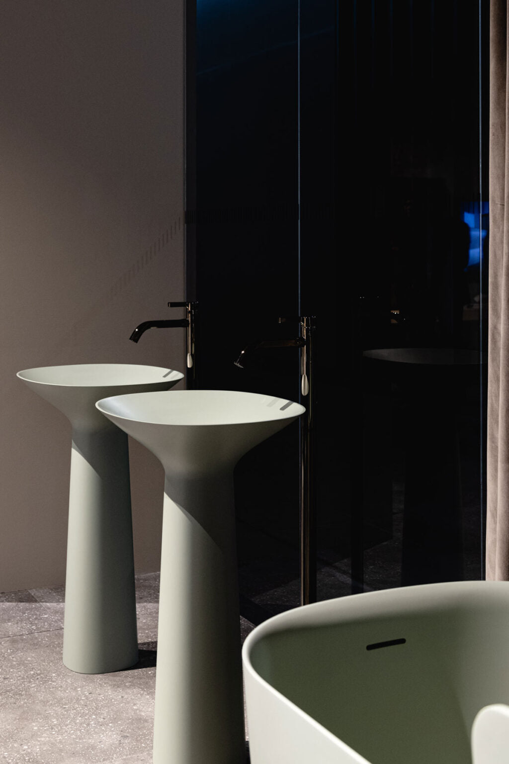Royal Freestanding Basin